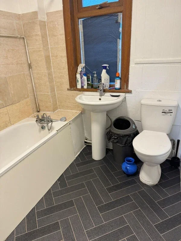 Room London Road in Greater London