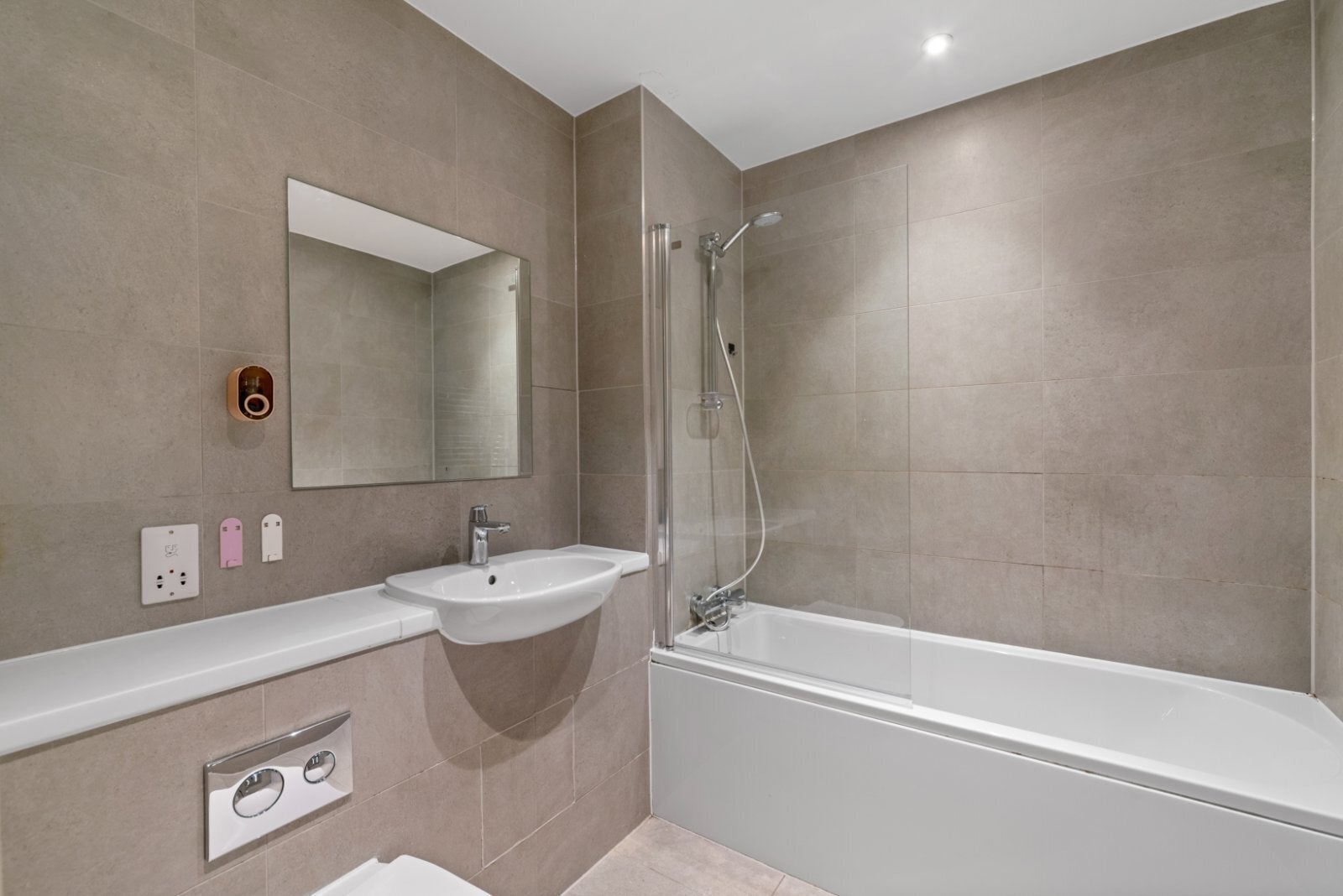 Flat Tandy Place in Greater London