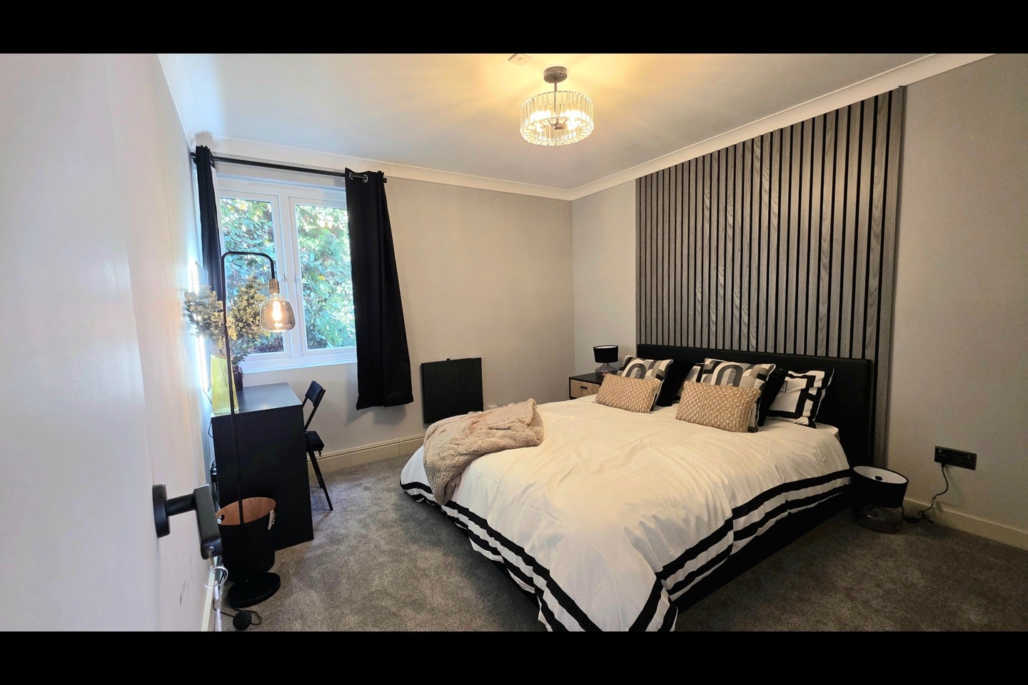 Room Forest Drive in Greater London