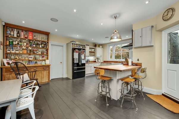 House Kent Road in Elmbridge