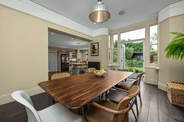 House Kent Road in Elmbridge