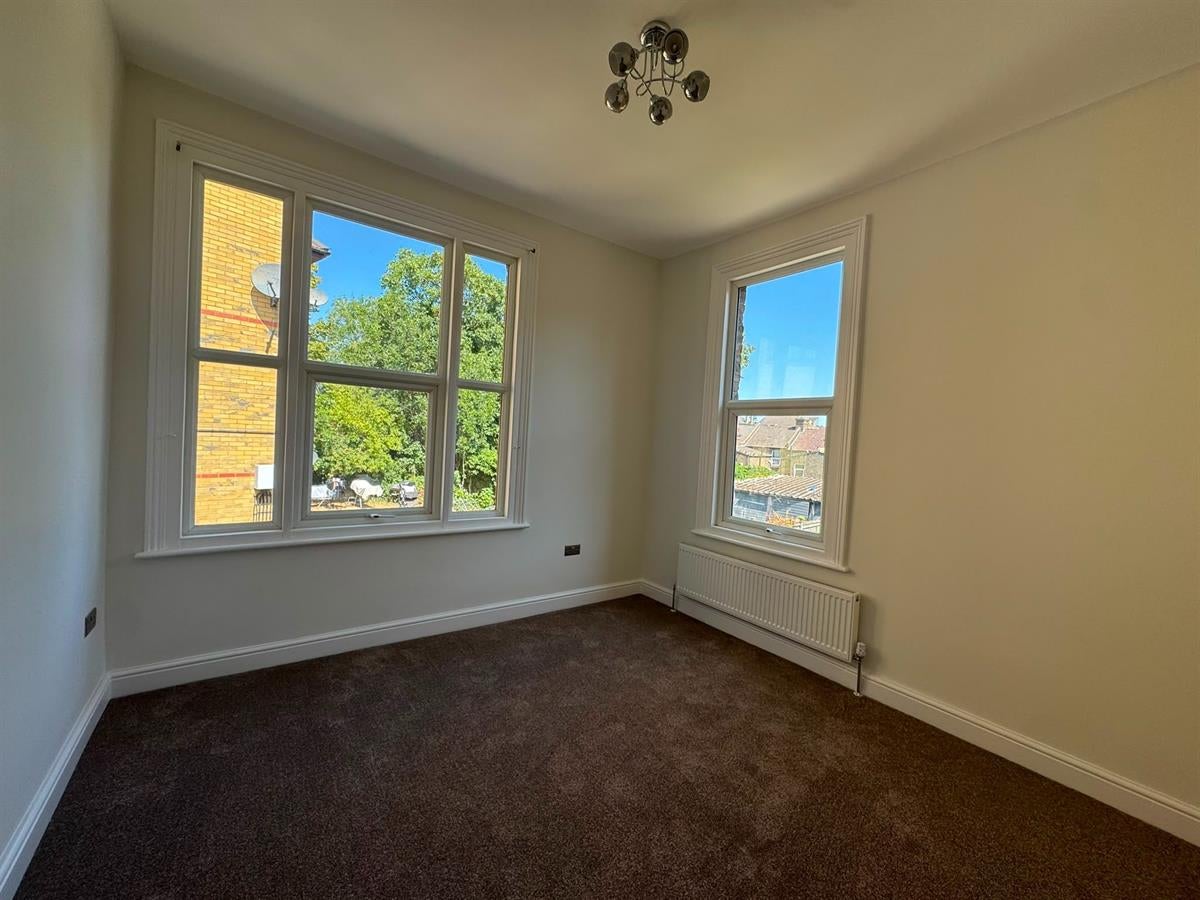 Flat Oliver Grove in Greater London