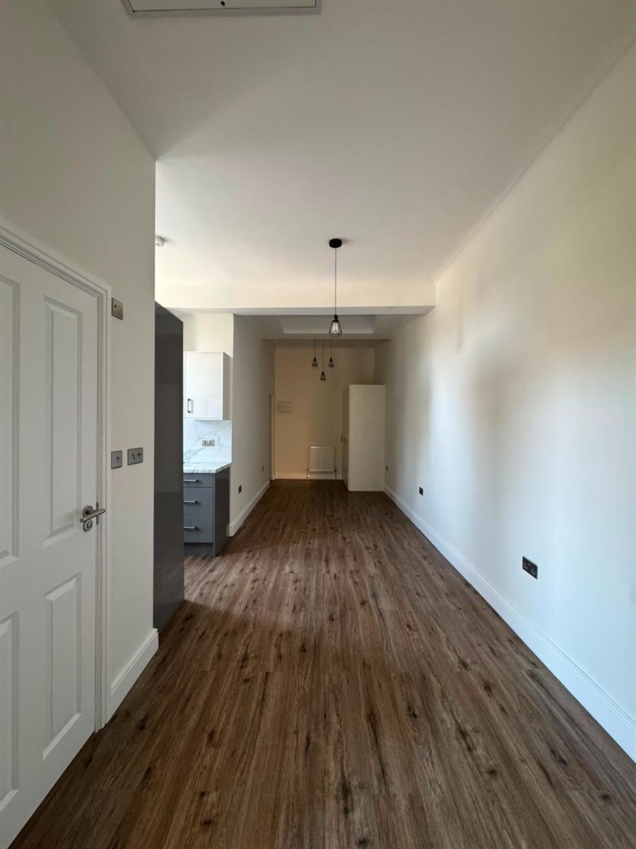 Flat Oliver Grove in Greater London