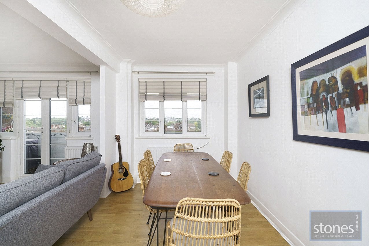 Flat Ashford Road in Greater London