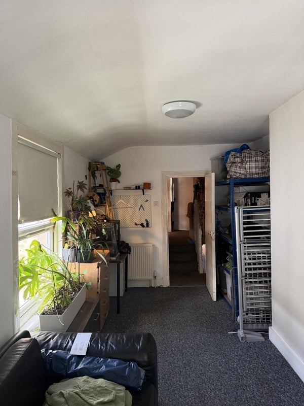 Room Finden Road in Greater London