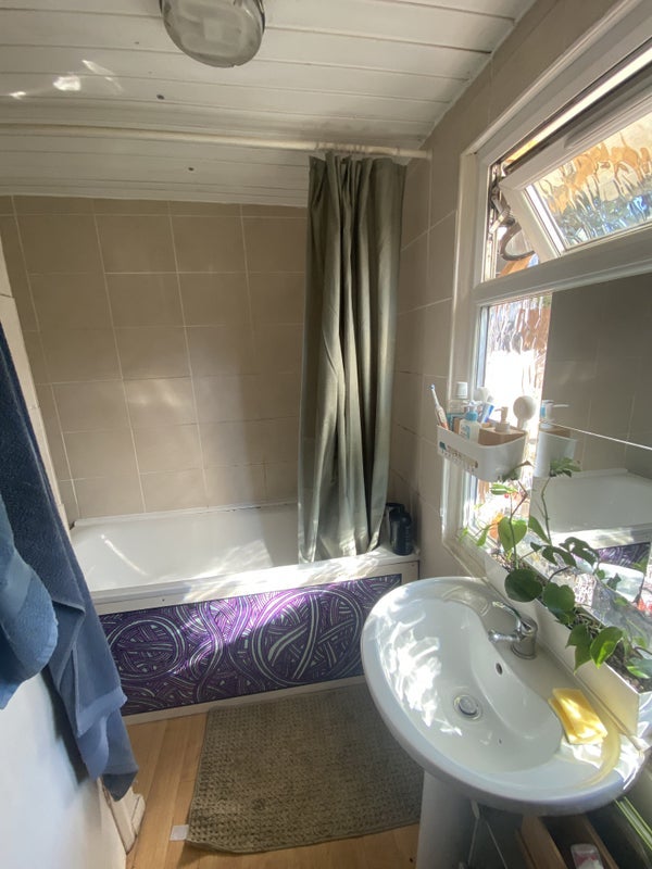 Room Finden Road in Greater London