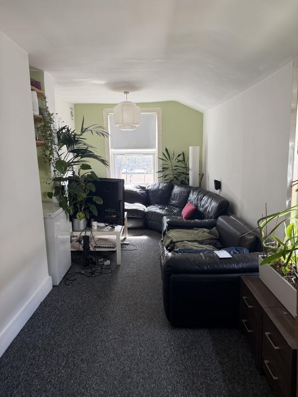 Room Finden Road in Greater London
