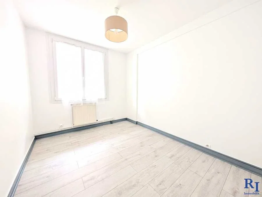 Flat Rue Claude Debussy in Grenoble
