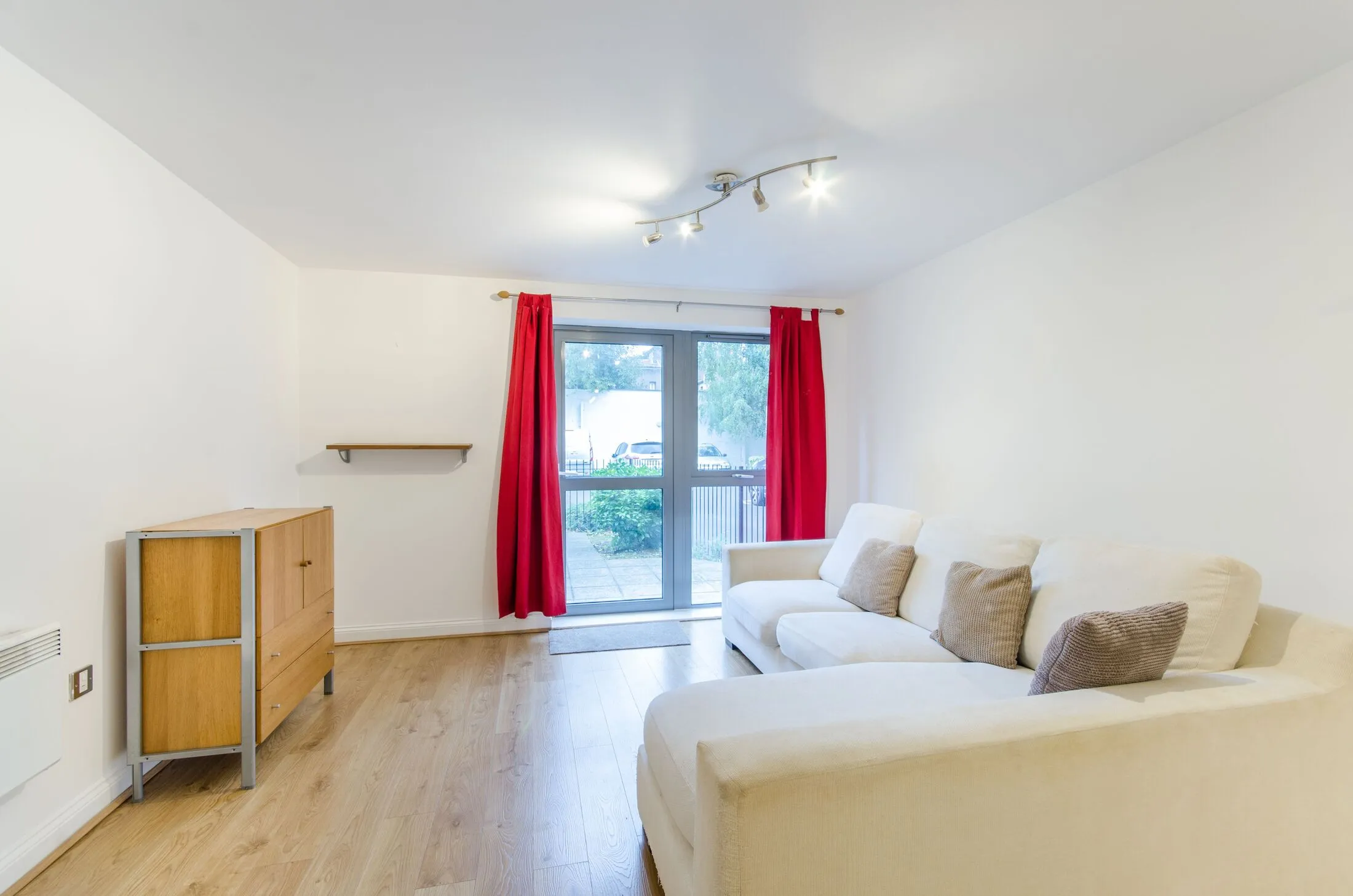 Flat Uxbridge Road in Greater London