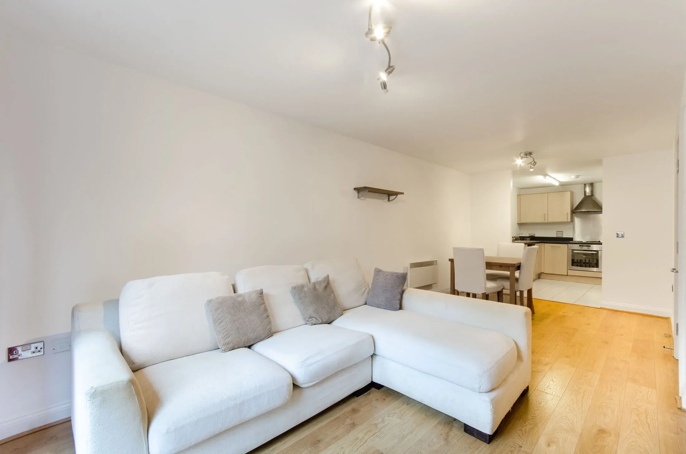 Flat Uxbridge Road in Greater London