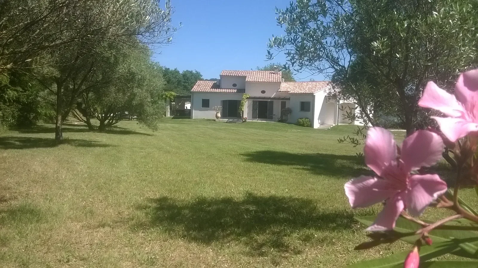 Room Chemin des Peyrouses in Le Teil