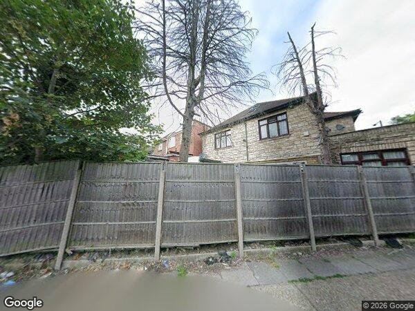Flat Forty Lane in Greater London
