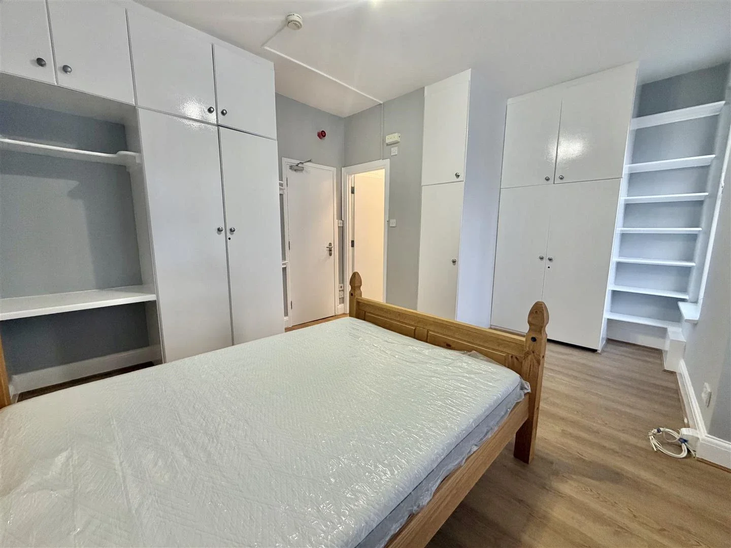 Room Sydney Road in Greater London