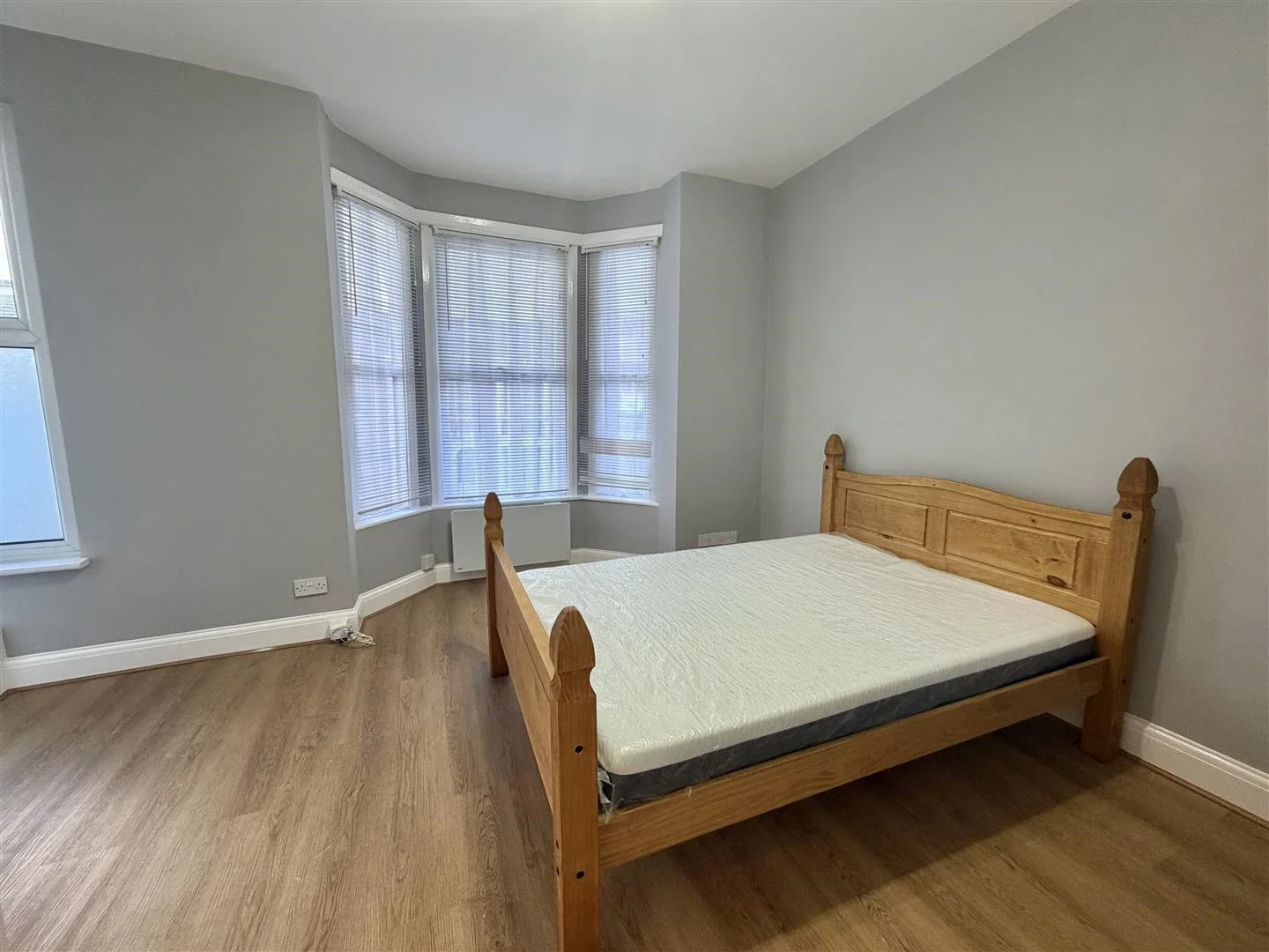 Room Sydney Road in Greater London