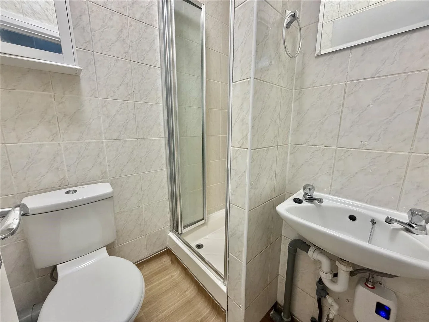 Room Sydney Road in Greater London