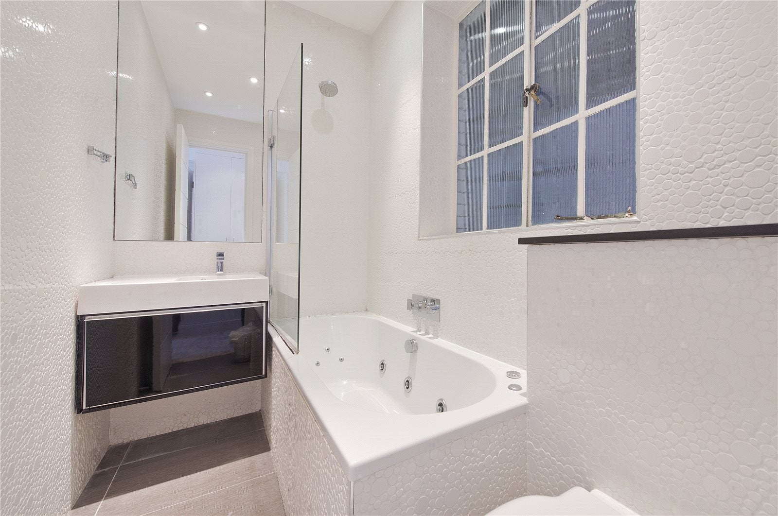 Flat Brompton Road in Greater London
