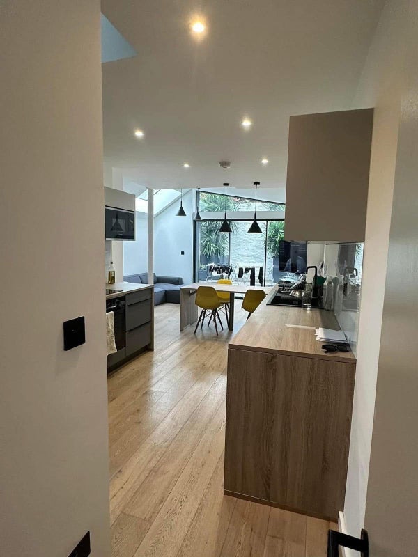 Room Wick Road in Greater London