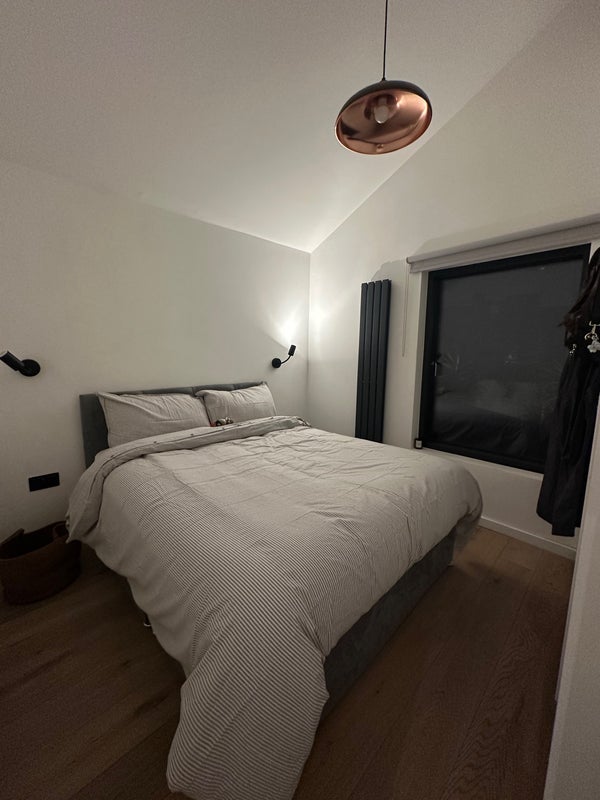 Room Wick Road in Greater London