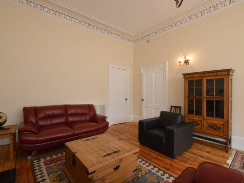 Flat Onslow Drive in Glasgow