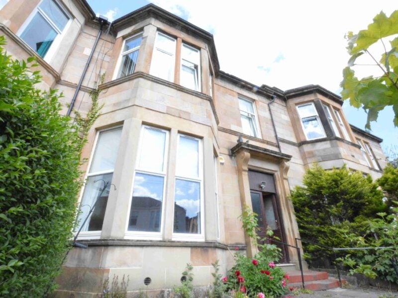 Flat Onslow Drive in Glasgow
