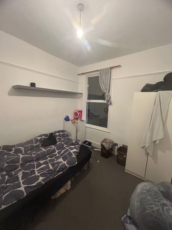 Room Pretoria Road in Greater London