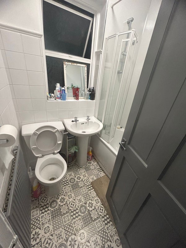 Room Pretoria Road in Greater London