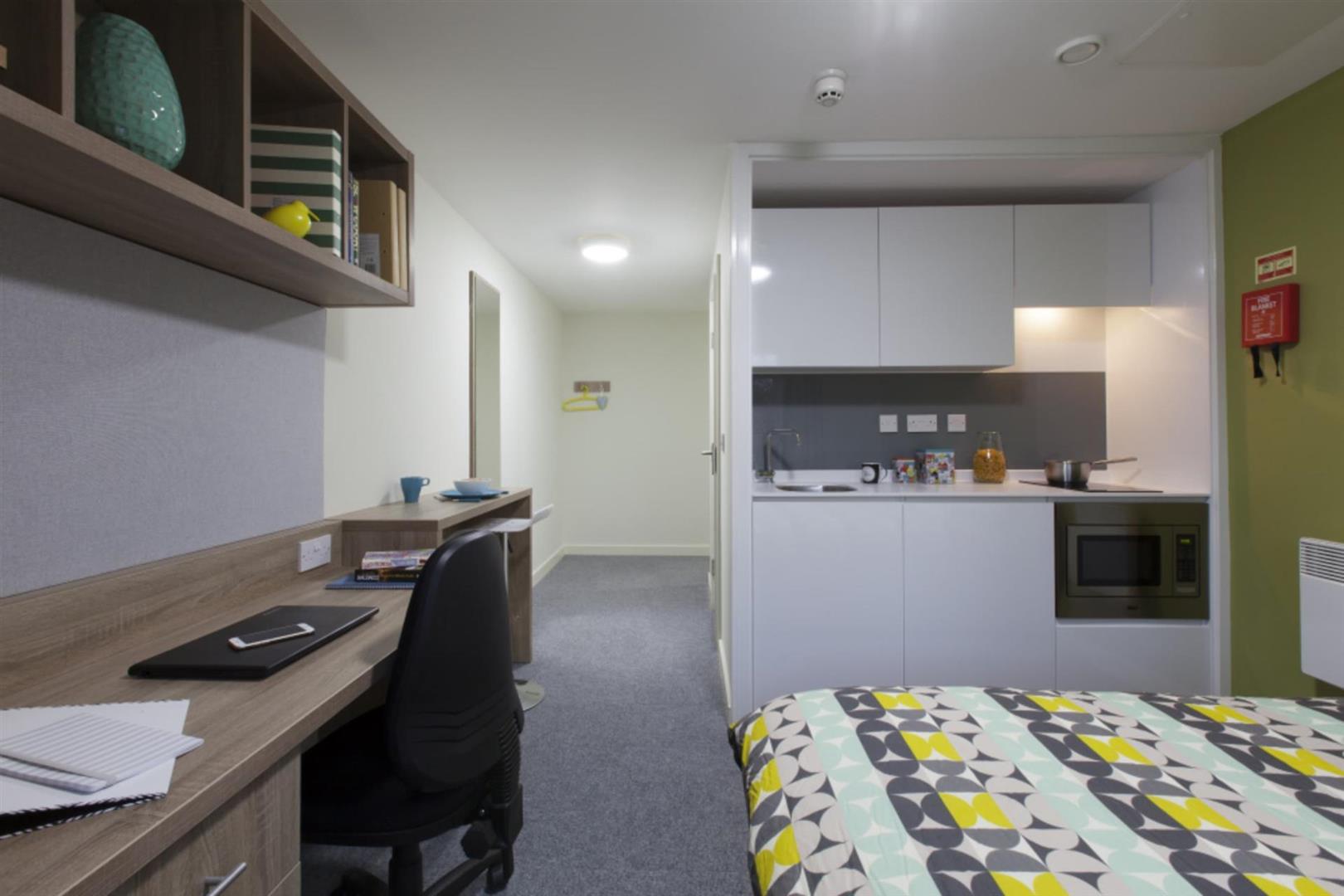 Room Sturge Close in Birmingham
