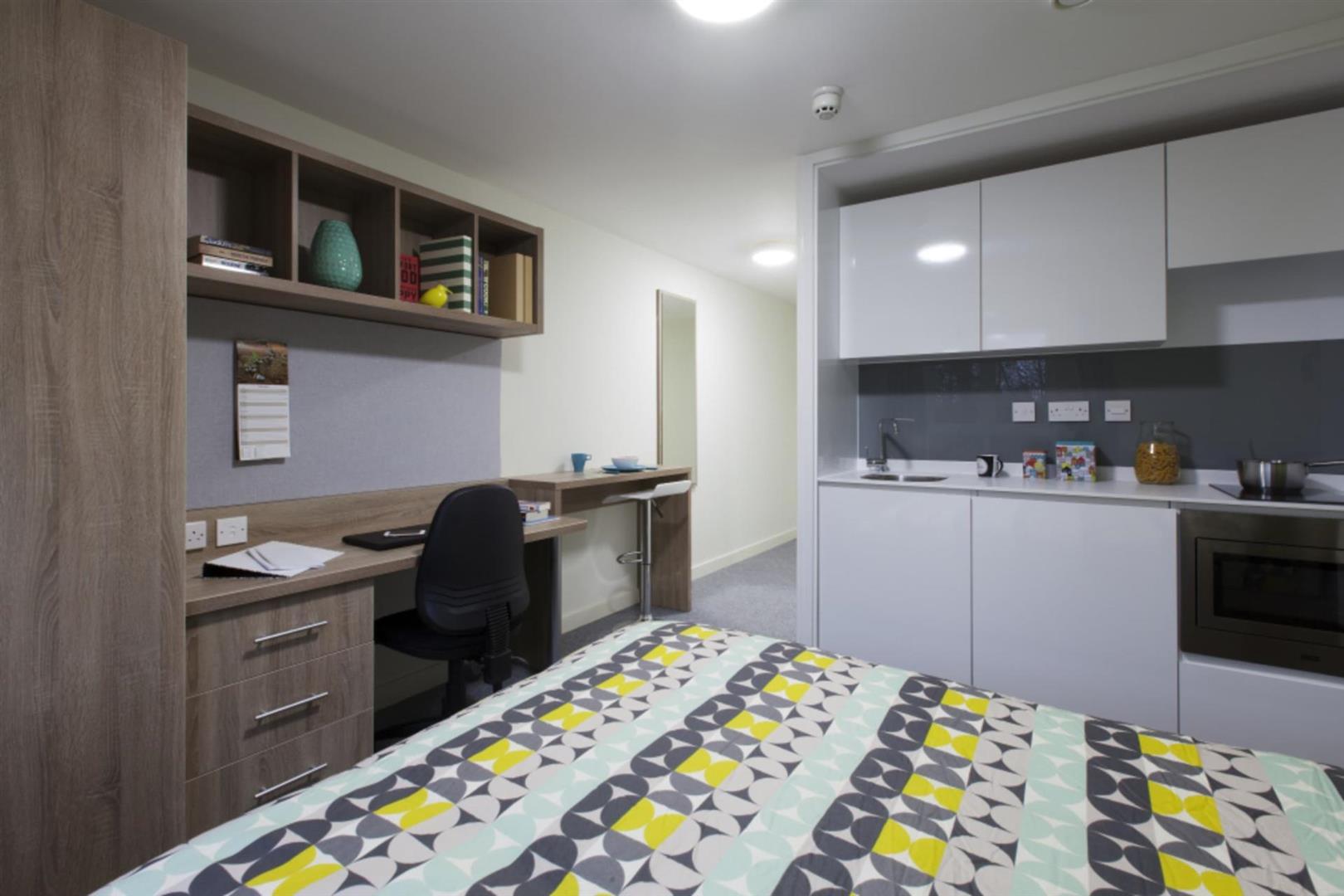 Room Sturge Close in Birmingham
