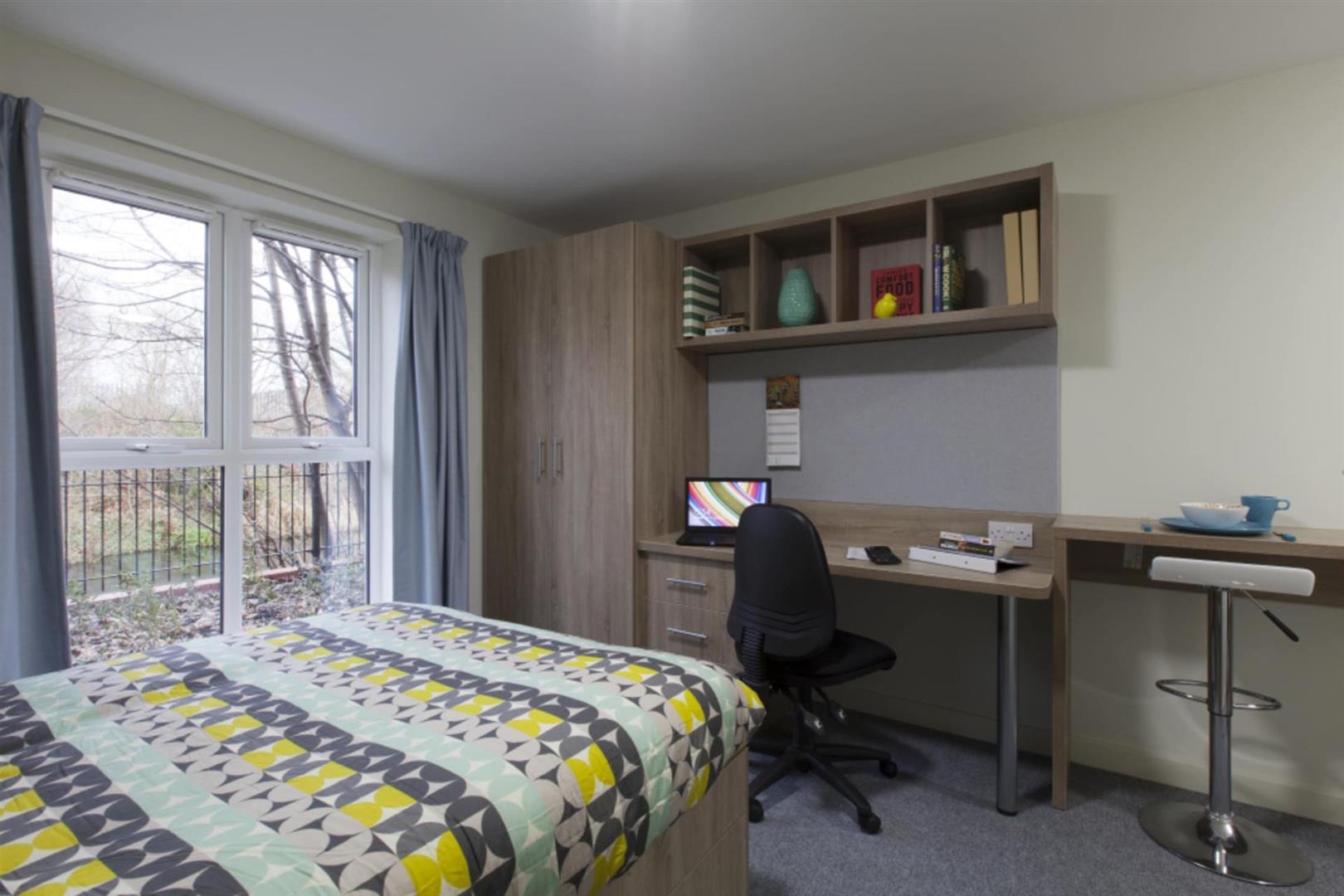 Room Sturge Close in Birmingham