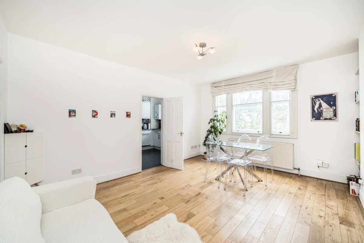 Flat Elsham Road in Greater London