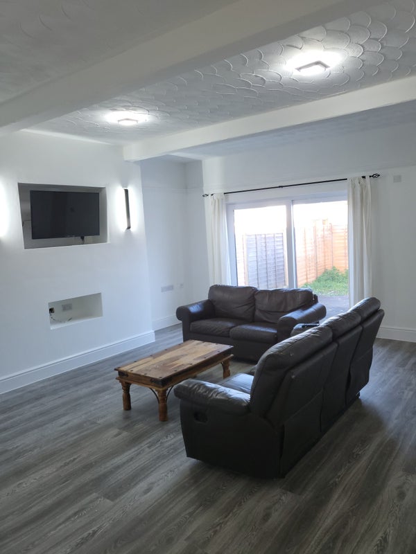 Room Walliscote Road in Weston-super-Mare