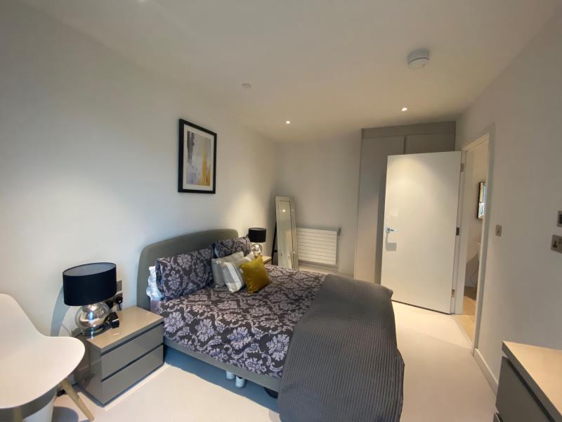 Flat Elvin Gardens in London