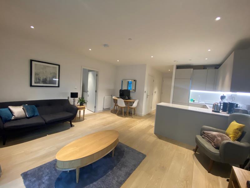 Flat Elvin Gardens in London