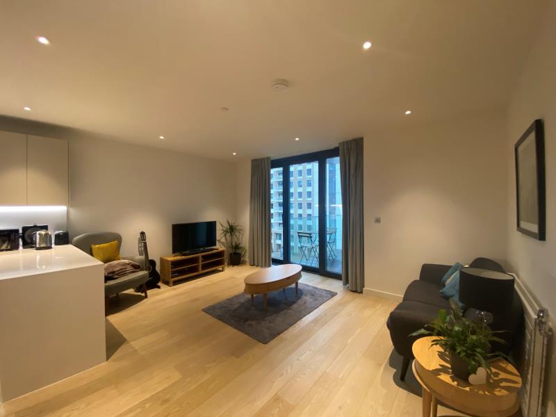 Flat Elvin Gardens in London