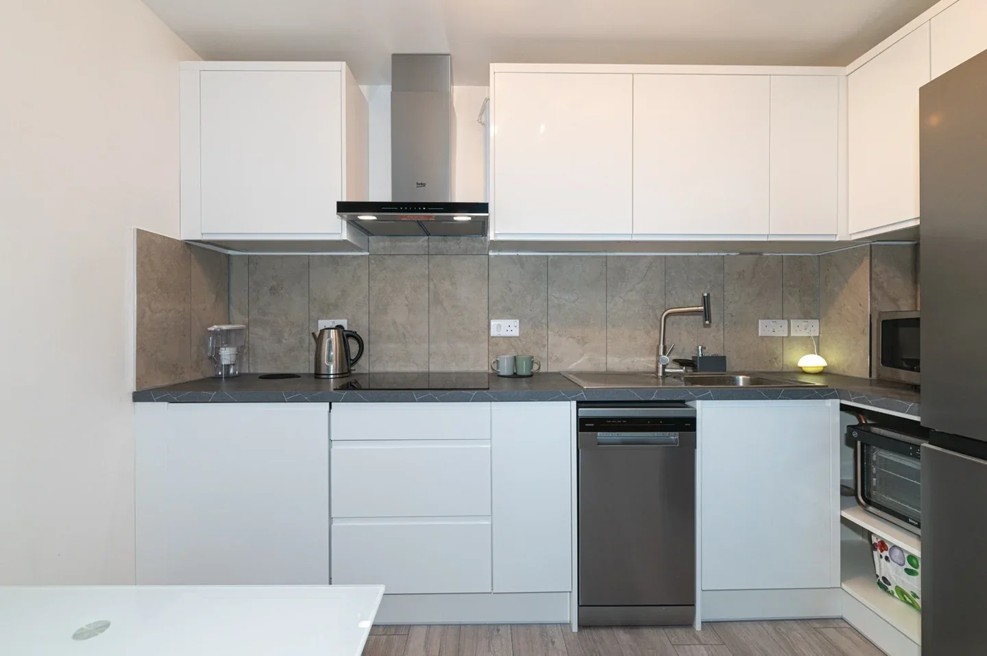 Flat Mercury Gardens in Greater London