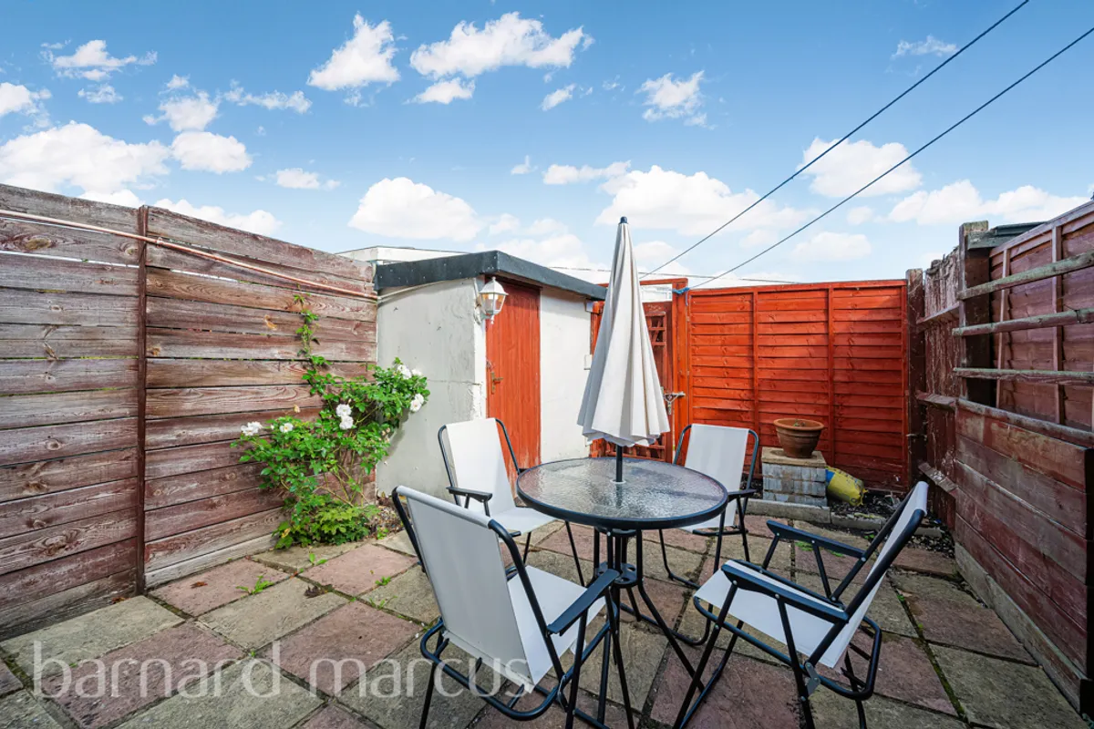 House Gale Close in Greater London