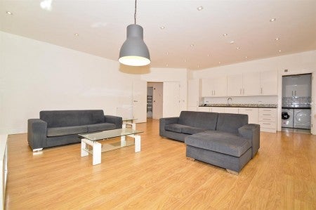 Flat Heneage Street in Greater London