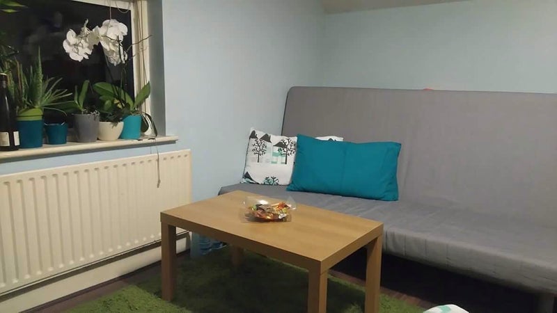 Room Walm Lane in Greater London