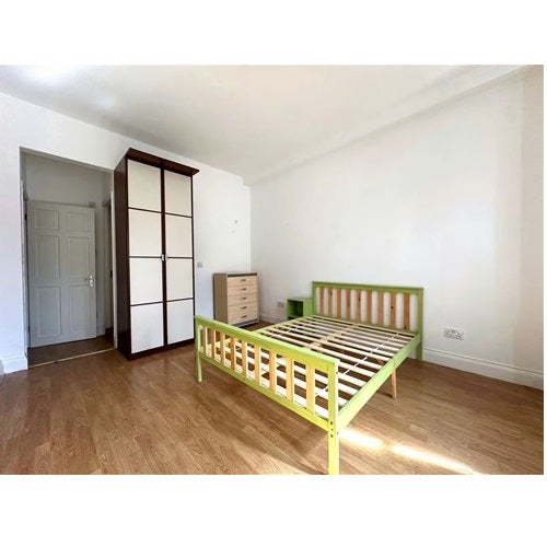 Flat Mayfield Avenue in Greater London