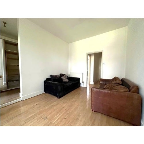Flat Mayfield Avenue in Greater London