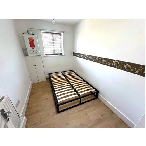Flat Mayfield Avenue in Greater London