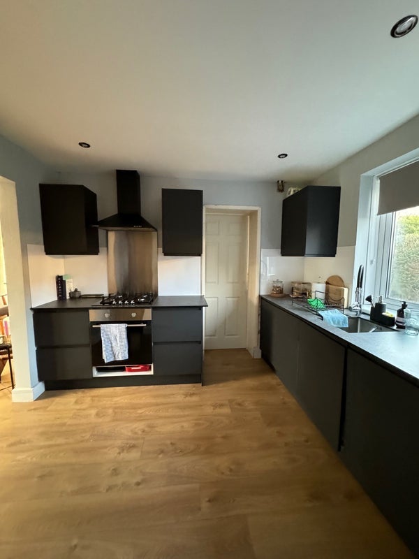 Room Eridge Close in Crawley