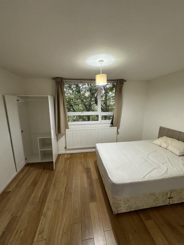 Room Putney Hill in Greater London