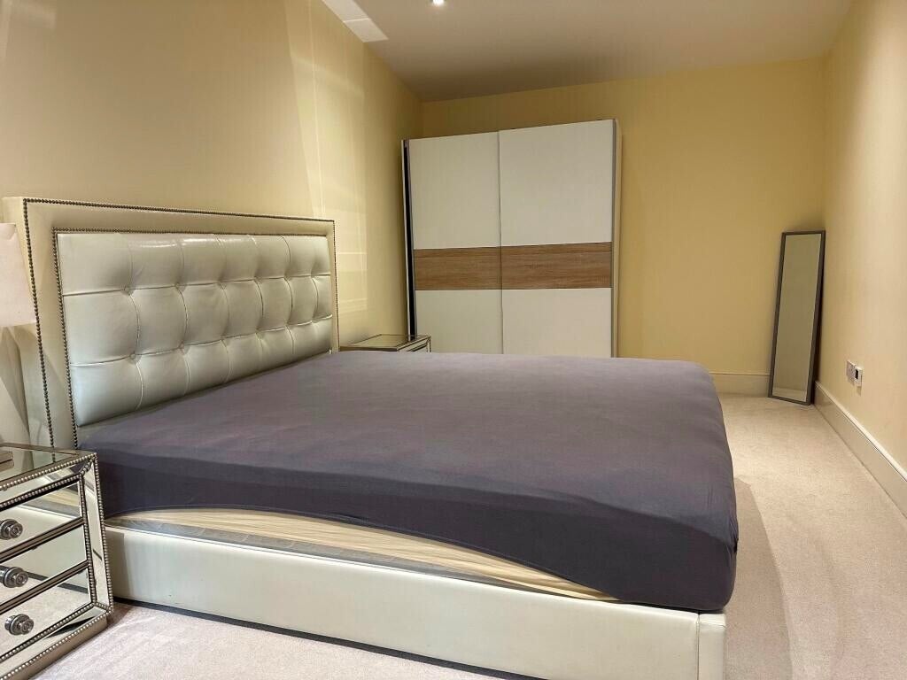 Flat Ullswater Crescent in Greater London