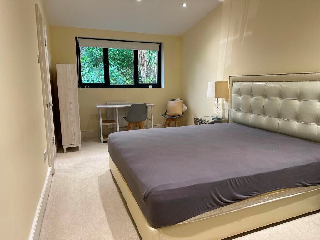 Flat Ullswater Crescent in Greater London