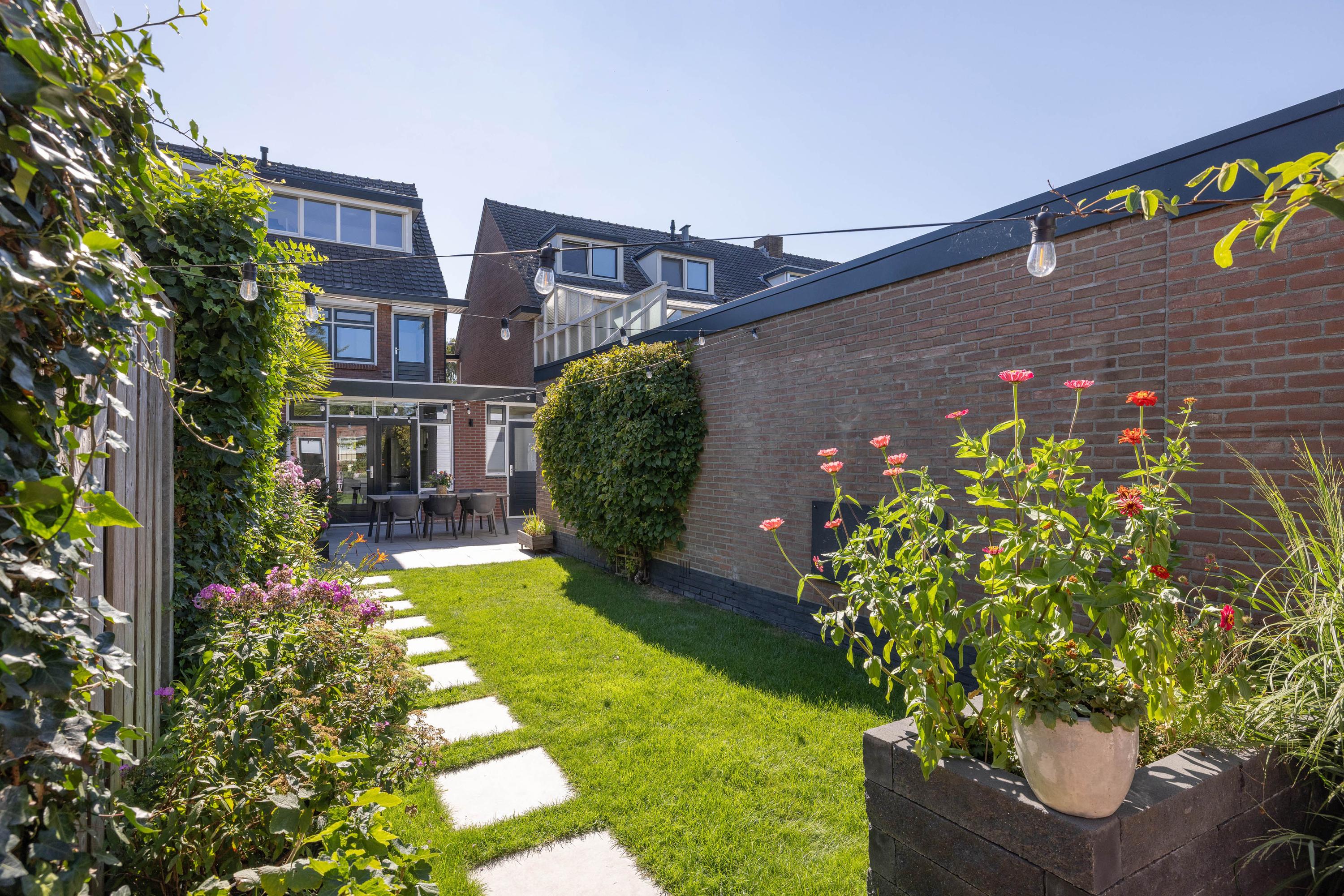 Tussenwoning te koop: Sloetsweg 52, Hengelo