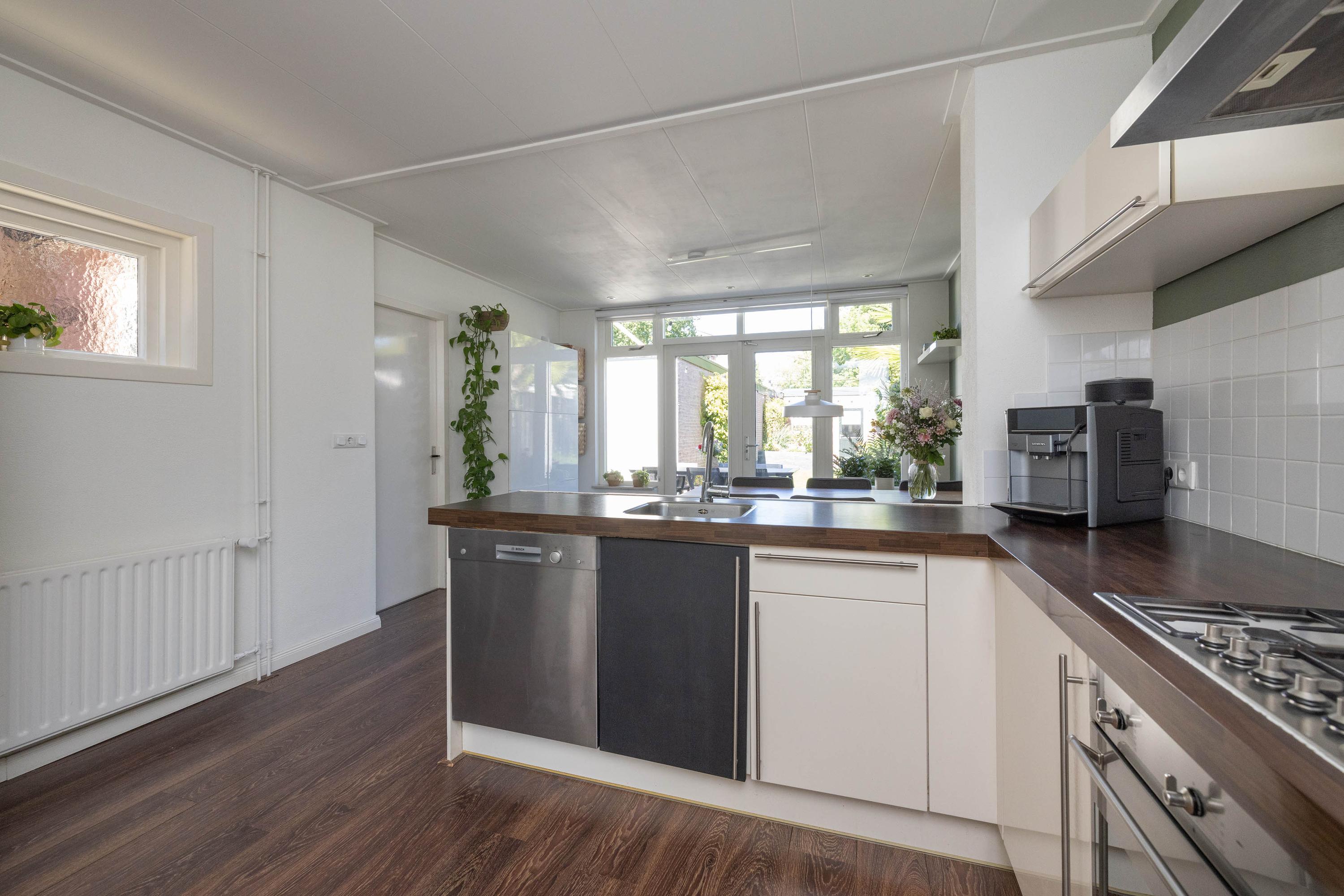 Tussenwoning te koop: Sloetsweg 52, Hengelo