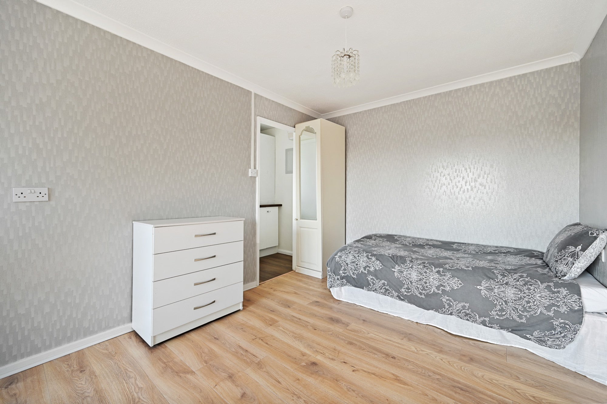 Flat Hindhead Close in Greater London