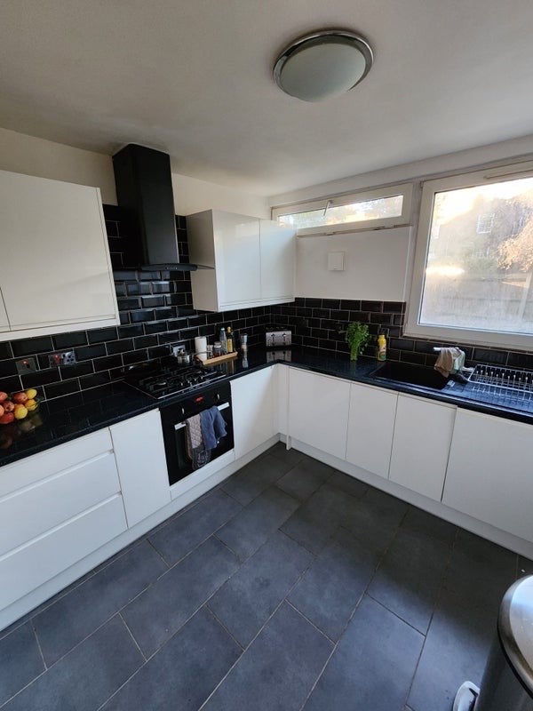Room Shrubland Road in Greater London