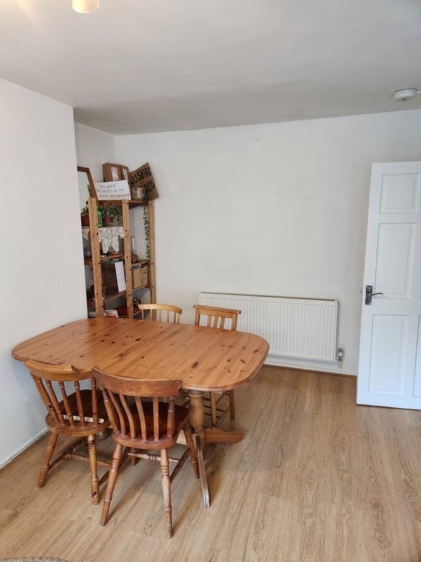 Room Shrubland Road in Greater London